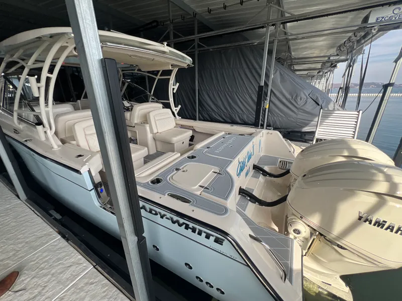 Slide: The Image of Grady-White 307 FREEDOM 2025 - 32