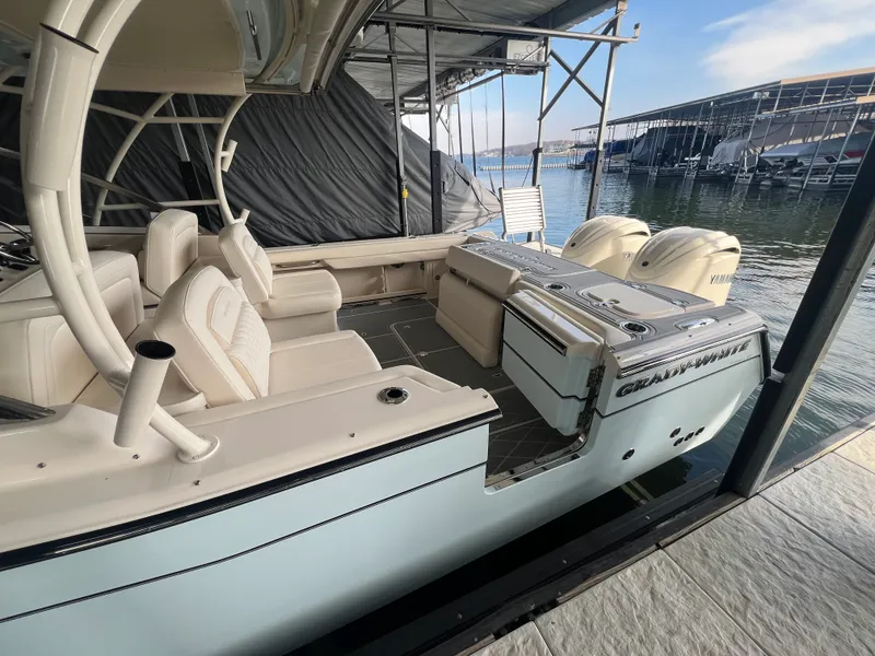 Slide: The Image of Grady-White 307 FREEDOM 2025 - 6