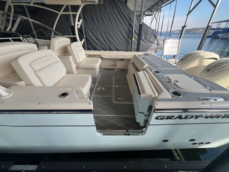 Slide: The Image of Grady-White 307 FREEDOM 2025 - 7