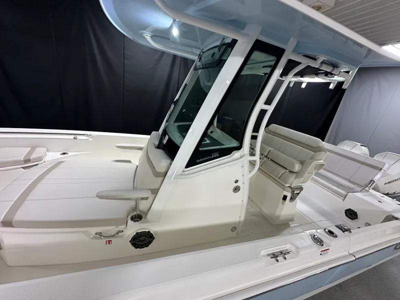 Slide: The Image of Boston Whaler 280 Dauntless 2026 - 10