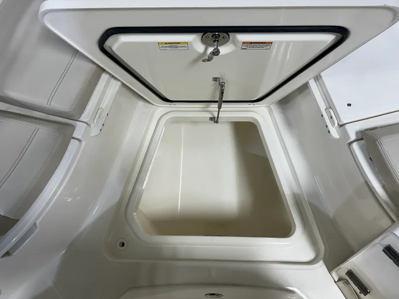 Slide: The Image of Boston Whaler 280 Dauntless 2026 - 105