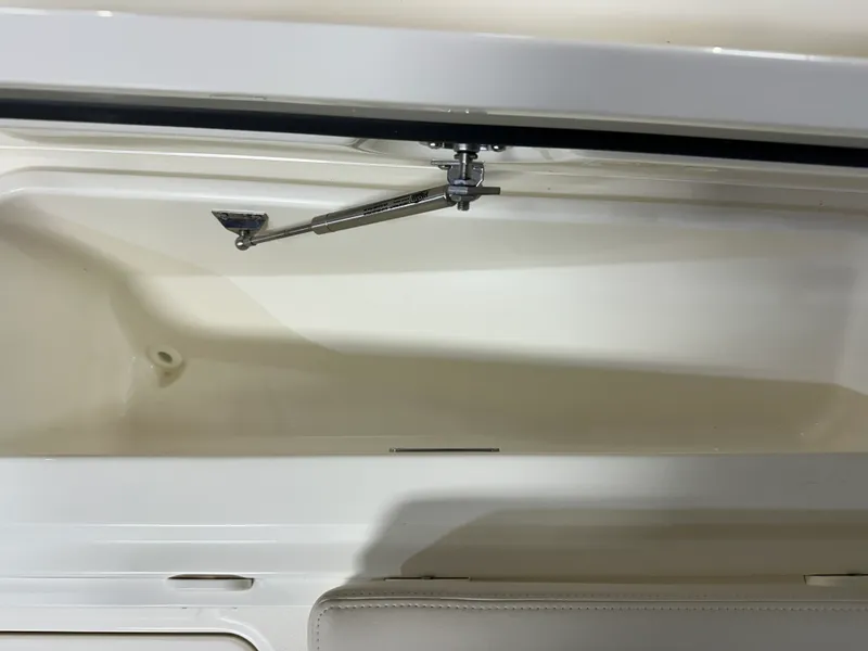 Slide: The Image of Boston Whaler 280 Dauntless 2026 - 109