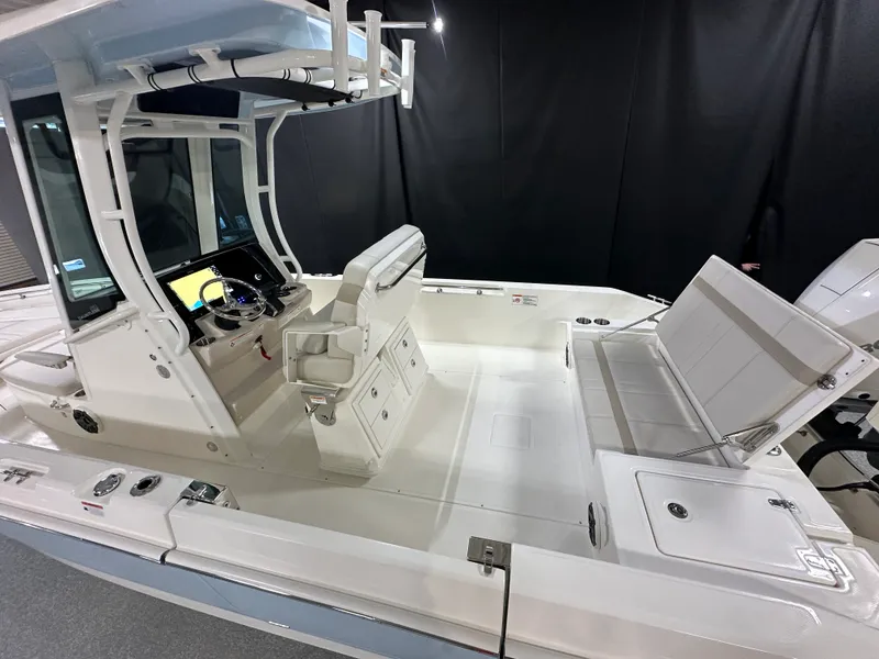 Slide: The Image of Boston Whaler 280 Dauntless 2026 - 11