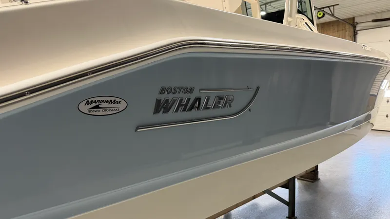 Slide: The Image of Boston Whaler 280 Dauntless 2026 - 113
