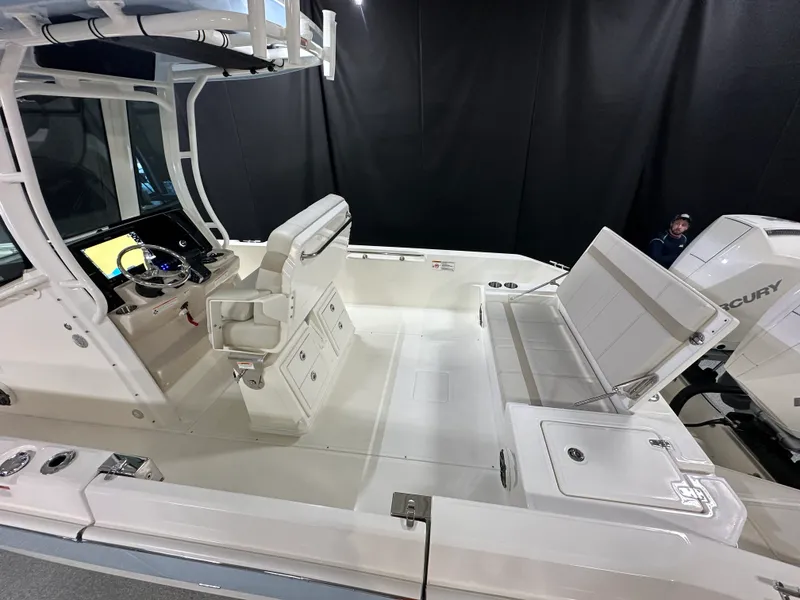 Slide: The Image of Boston Whaler 280 Dauntless 2026 - 12