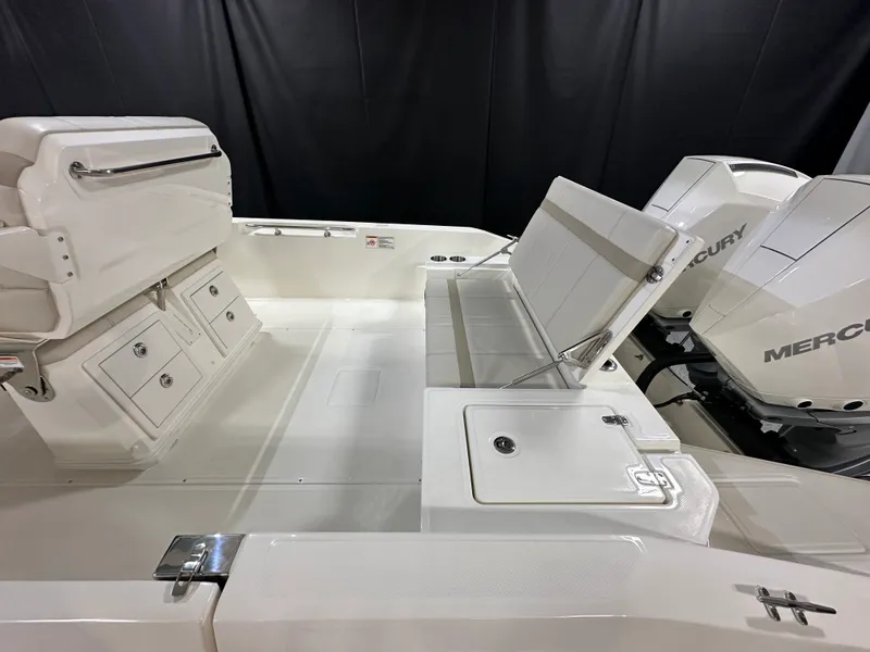 Slide: The Image of Boston Whaler 280 Dauntless 2026 - 16