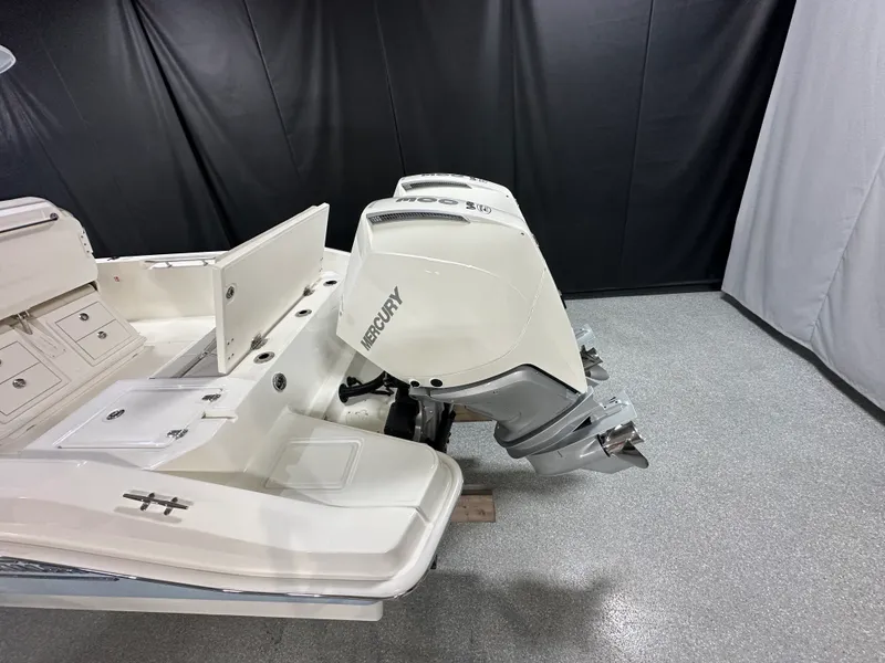 Slide: The Image of Boston Whaler 280 Dauntless 2026 - 17