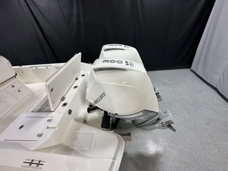 Slide: The Image of Boston Whaler 280 Dauntless 2026 - 18