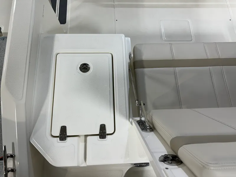 Slide: The Image of Boston Whaler 280 Dauntless 2026 - 28