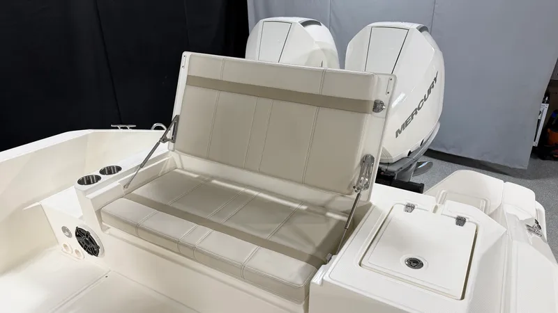 Slide: The Image of Boston Whaler 280 Dauntless 2026 - 33