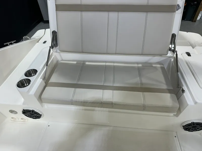 Slide: The Image of Boston Whaler 280 Dauntless 2026 - 34