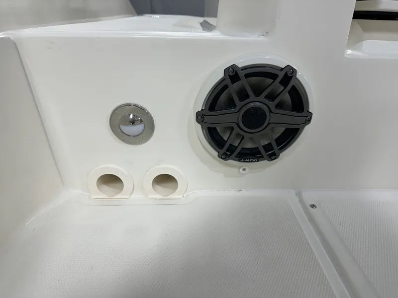 Slide: The Image of Boston Whaler 280 Dauntless 2026 - 37