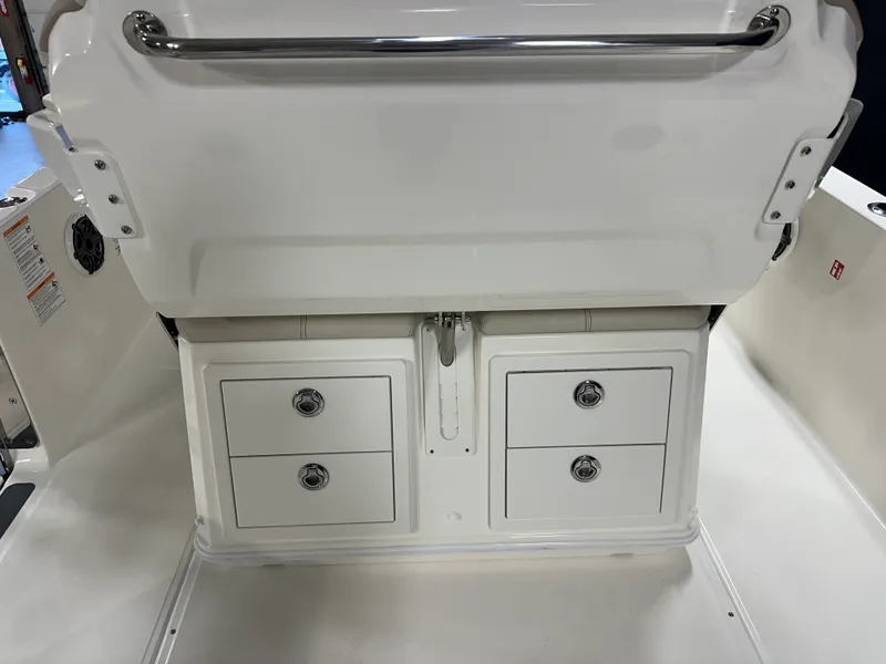 Slide: The Image of Boston Whaler 280 Dauntless 2026 - 40