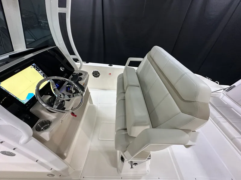 Slide: The Image of Boston Whaler 280 Dauntless 2026 - 43