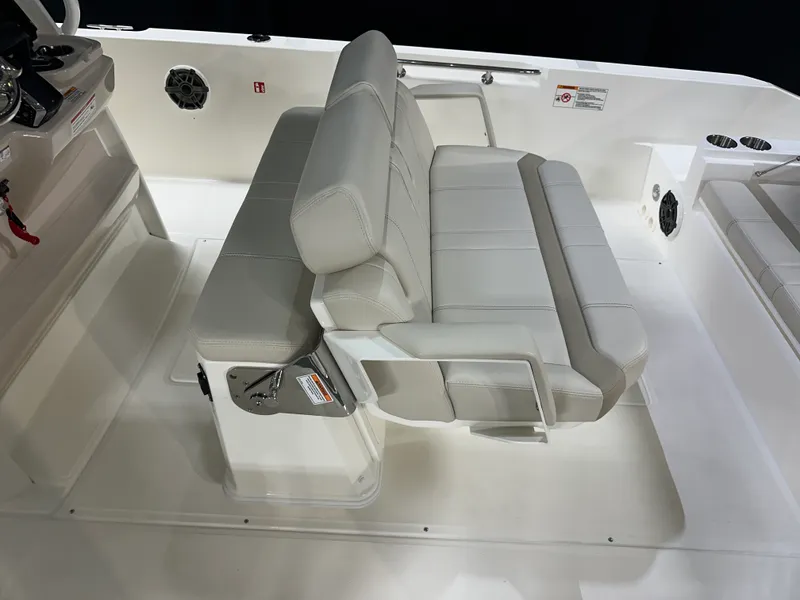 Slide: The Image of Boston Whaler 280 Dauntless 2026 - 47