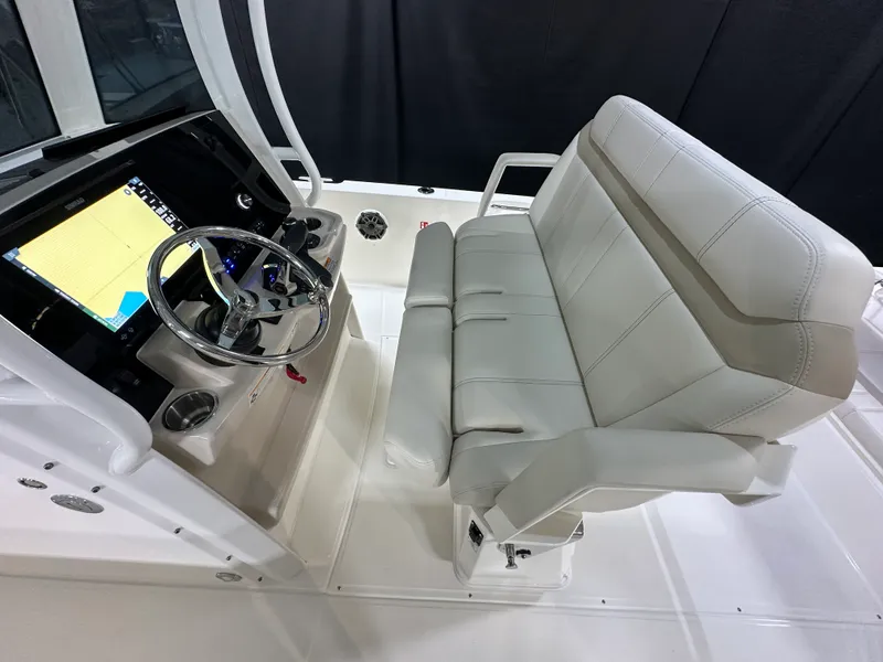 Slide: The Image of Boston Whaler 280 Dauntless 2026 - 49