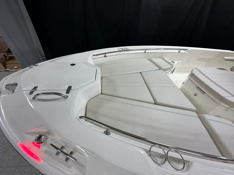 Slide: The Image of Boston Whaler 280 Dauntless 2026 - 5