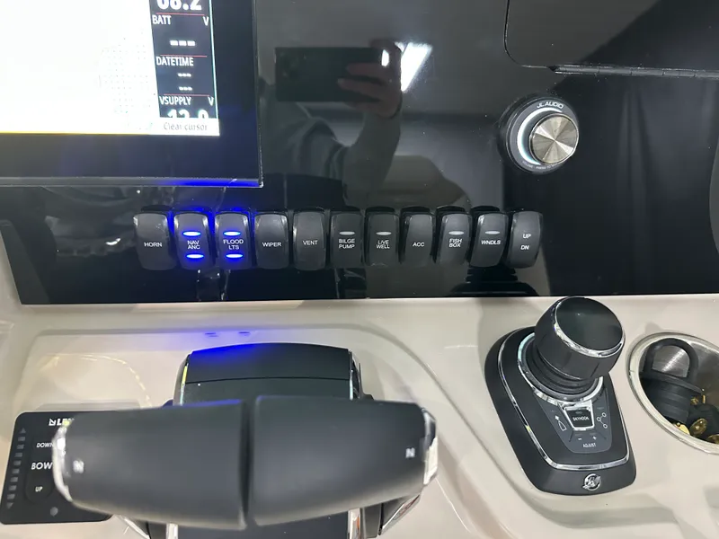 Slide: The Image of Boston Whaler 280 Dauntless 2026 - 54