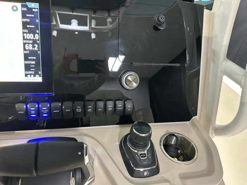 Slide: The Image of Boston Whaler 280 Dauntless 2026 - 55