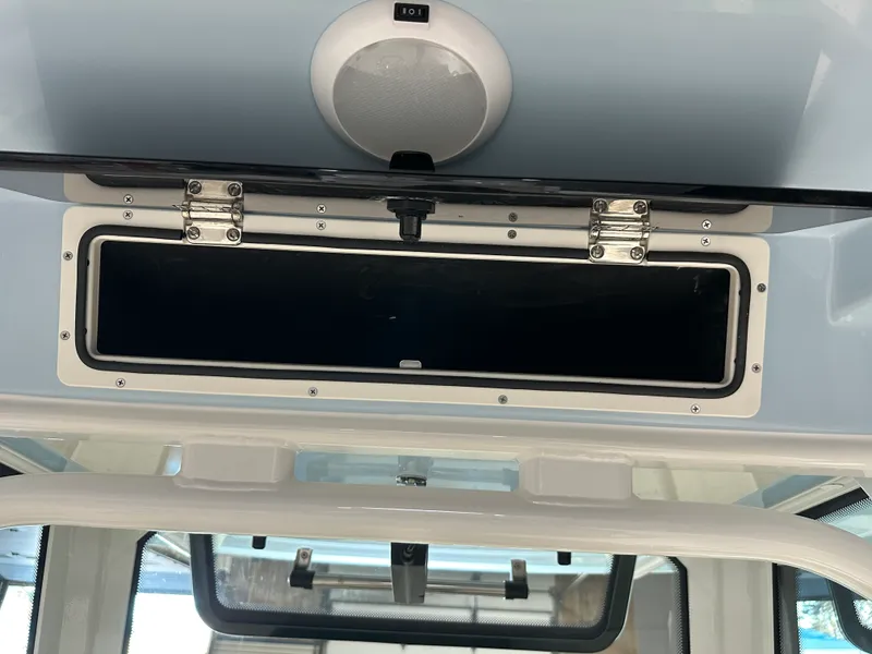 Slide: The Image of Boston Whaler 280 Dauntless 2026 - 64