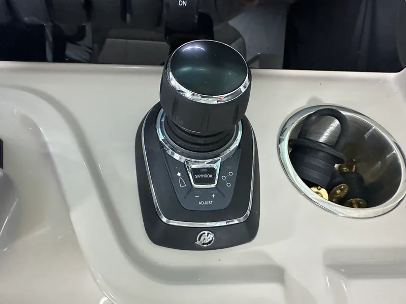 Slide: The Image of Boston Whaler 280 Dauntless 2026 - 65