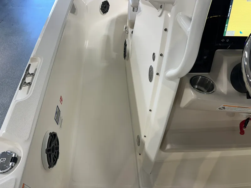 Slide: The Image of Boston Whaler 280 Dauntless 2026 - 67
