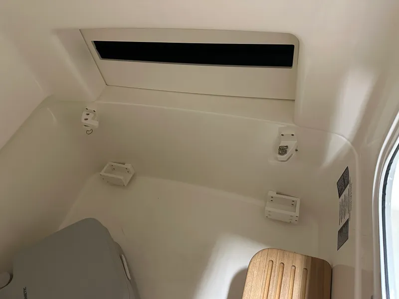 Slide: The Image of Boston Whaler 280 Dauntless 2026 - 77