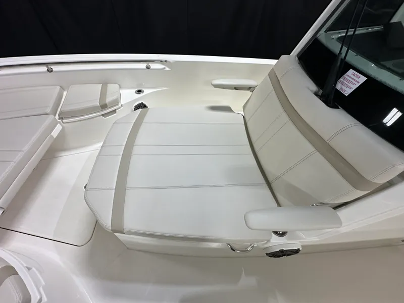 Slide: The Image of Boston Whaler 280 Dauntless 2026 - 81