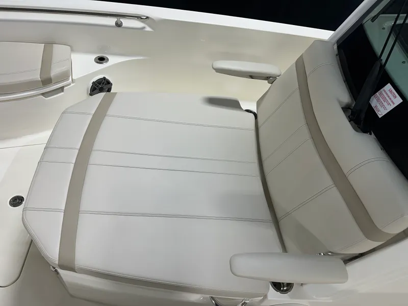Slide: The Image of Boston Whaler 280 Dauntless 2026 - 82