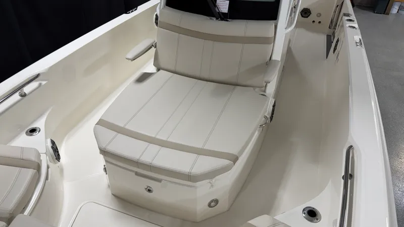 Slide: The Image of Boston Whaler 280 Dauntless 2026 - 83