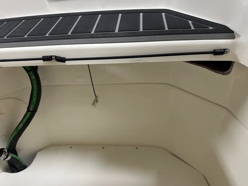 Slide: The Image of Boston Whaler 280 Dauntless 2026 - 88