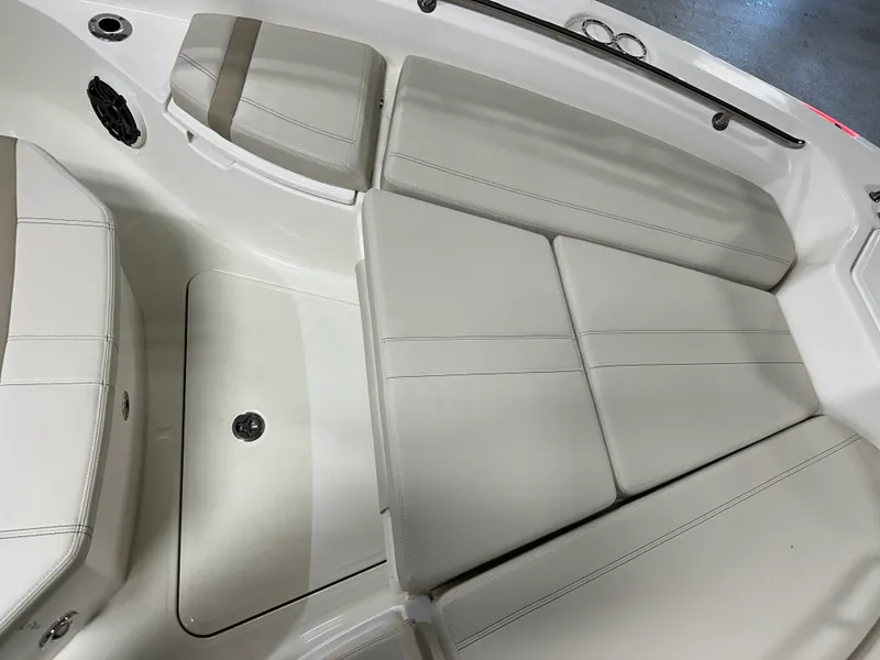 Slide: The Image of Boston Whaler 280 Dauntless 2026 - 89