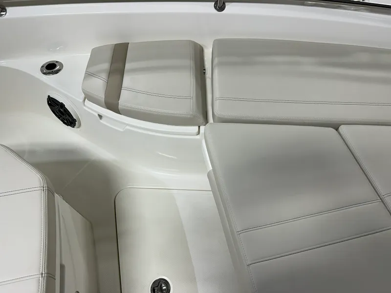 Slide: The Image of Boston Whaler 280 Dauntless 2026 - 90