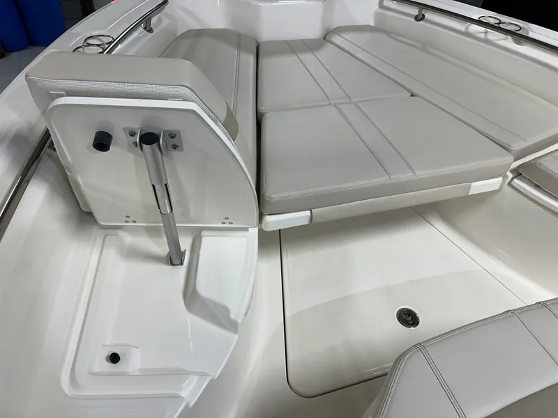 Slide: The Image of Boston Whaler 280 Dauntless 2026 - 92
