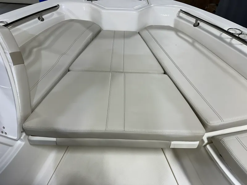 Slide: The Image of Boston Whaler 280 Dauntless 2026 - 95