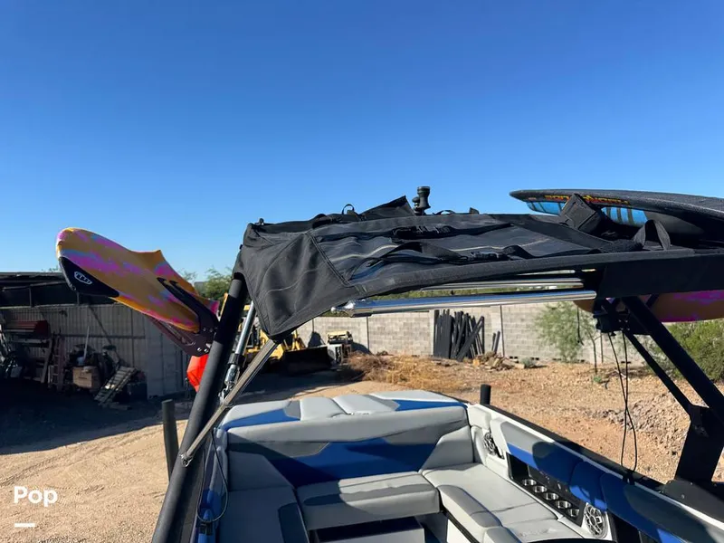 Slide: The Image of Axis A24 2021 - 15977392