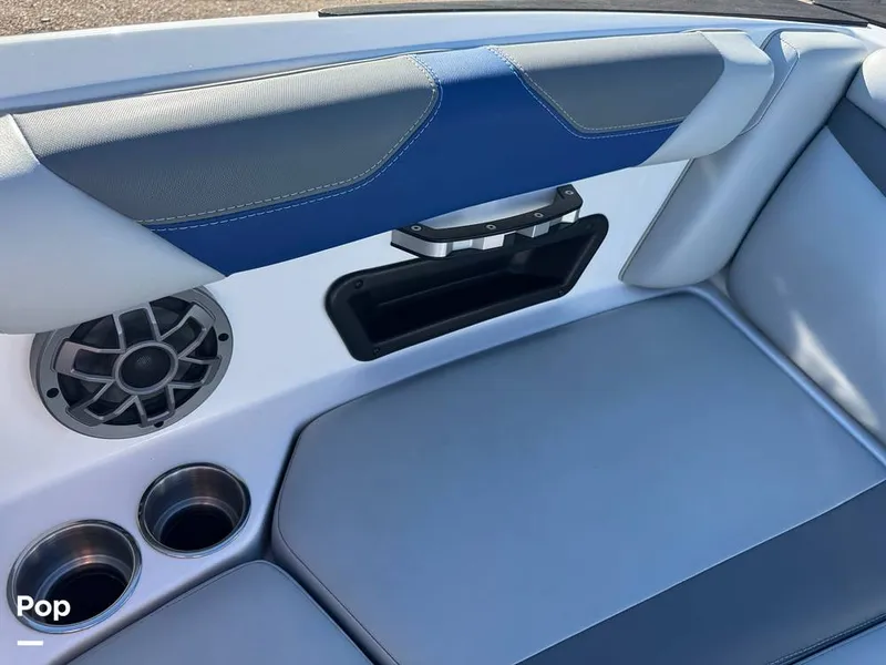 Slide: The Image of Axis A24 2021 - 15977368