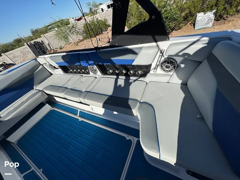 Slide: The Image of Axis A24 2021 - 15977375