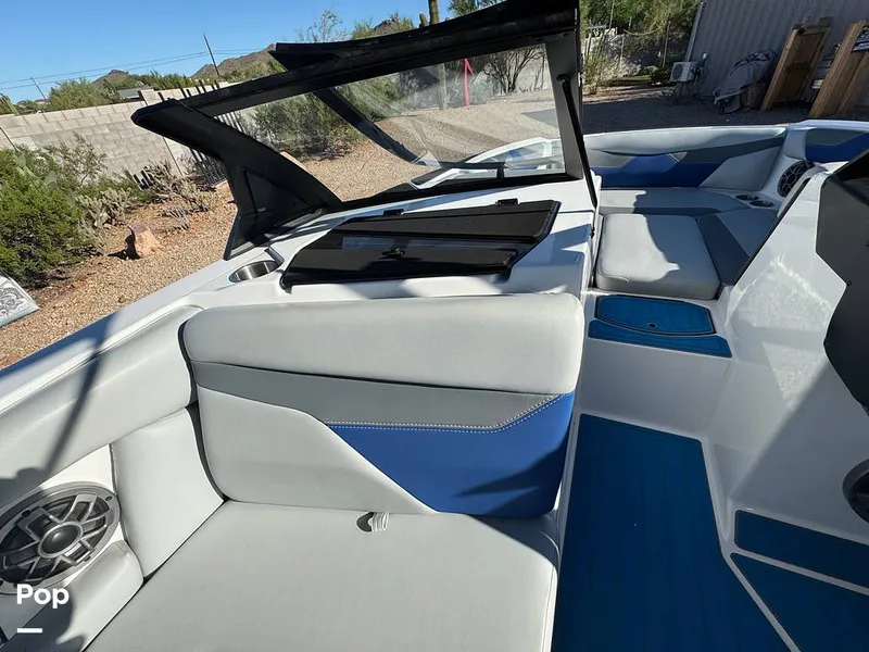 Slide: The Image of Axis A24 2021 - 15977376