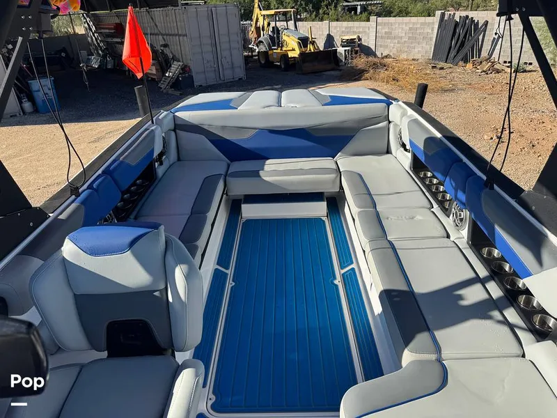 Slide: The Image of Axis A24 2021 - 15977372