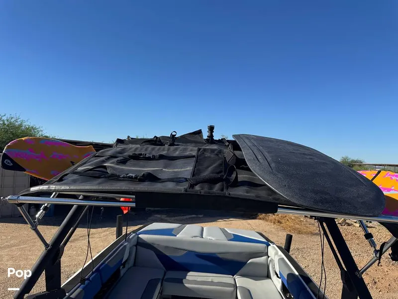 Slide: The Image of Axis A24 2021 - 15977390