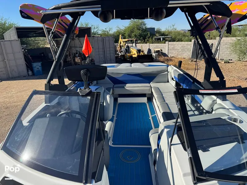 Slide: The Image of Axis A24 2021 - 15977371