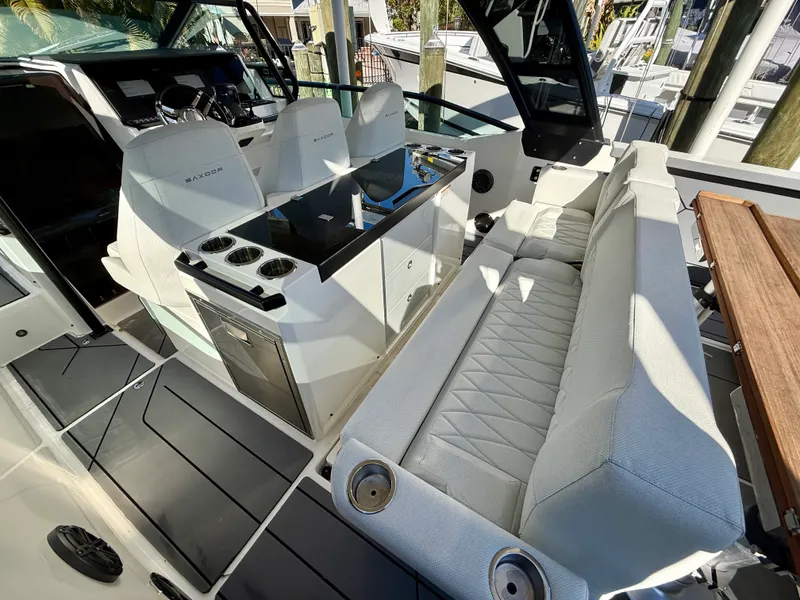 Slide: The Image of Saxdor 320 GTO 2024 - 21