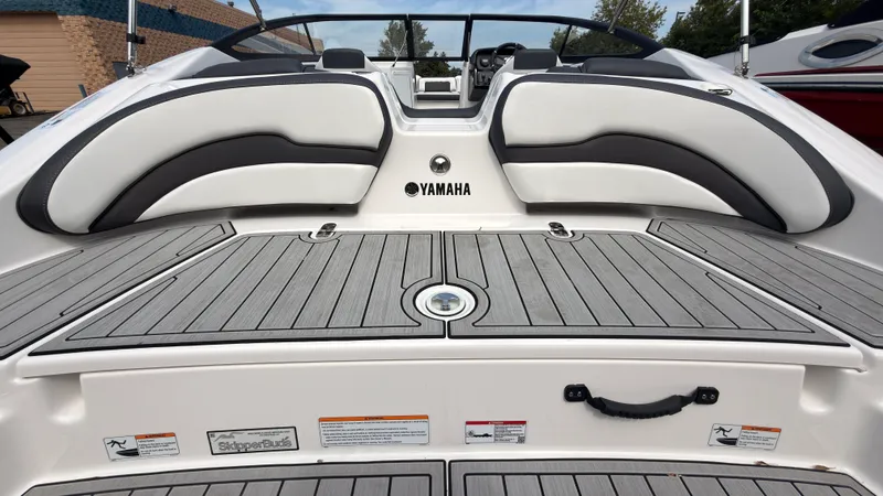 Slide: The Image of Yamaha SX195 2026 - 4