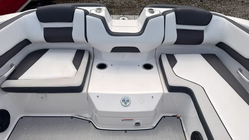 Slide: The Image of Yamaha SX195 2026 - 10