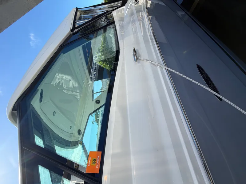 Slide: The Image of Sea Ray 320 DA-OB 2024 - 12