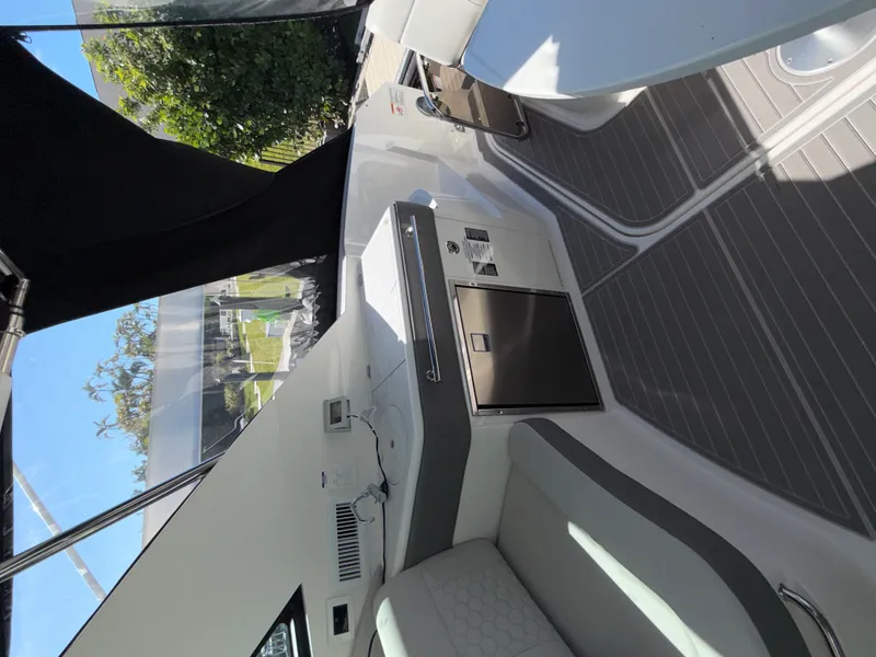 Slide: The Image of Sea Ray 320 DA-OB 2024 - 16