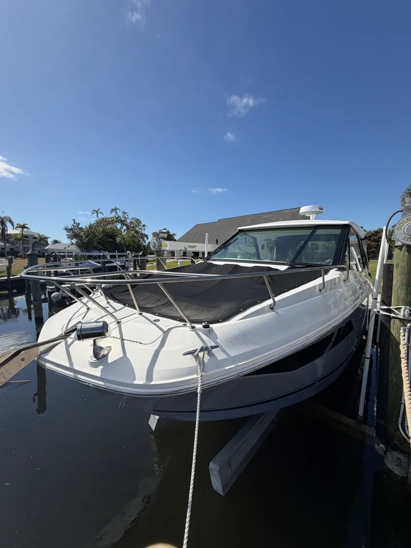 Slide: The Image of Sea Ray 320 DA-OB 2024 - 4