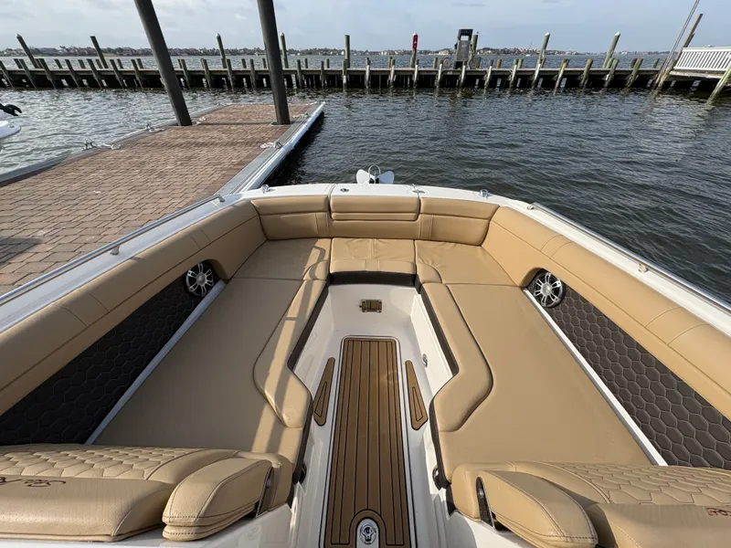 Slide: The Image of Sea Ray SDX 270 Outboard 2024 - 14