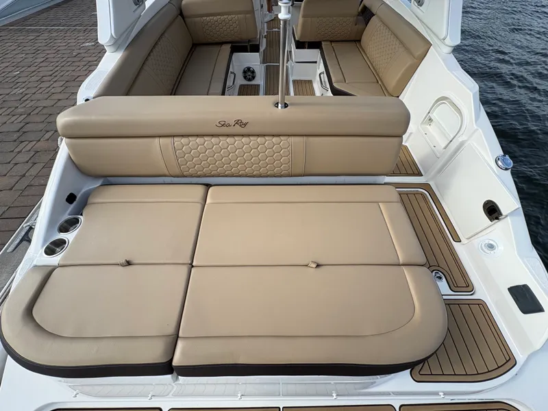 Slide: The Image of Sea Ray SDX 270 Outboard 2024 - 21